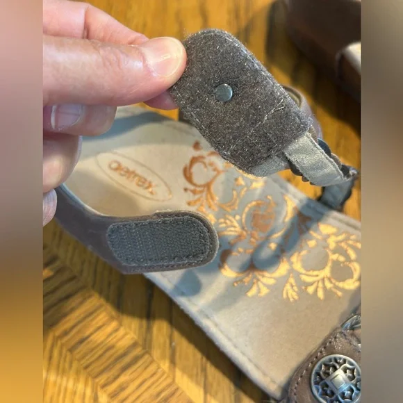 Aetrex Brown and Gray Women's Sandals - Picture 5 of 7